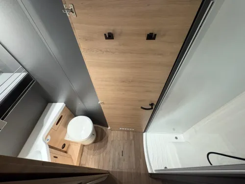 Knaus L!ve Wave 700 DX 180hp automatic /queen bed  photo: 11