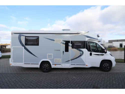 Chausson Titanium 738 XLB QUEENSBED + POP-TOP ROOF photo: 3