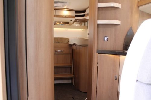 Robust AUTOMATIC 180 hp Malibu I 490 LE by Carthago lift-and single length beds (124 photo: 47
