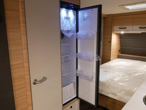 Dethleffs Summer Edition 530 DR U-shaped dinette + Queensbed photo: 11