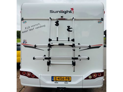 Sunlight T69L Queensbed and pop-top roof in neat condition. photo: 11