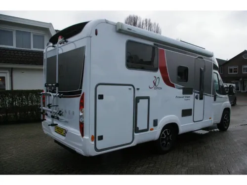 B&uuml;rstner Travel Van T 620 G Single beds, Automatic photo: 2