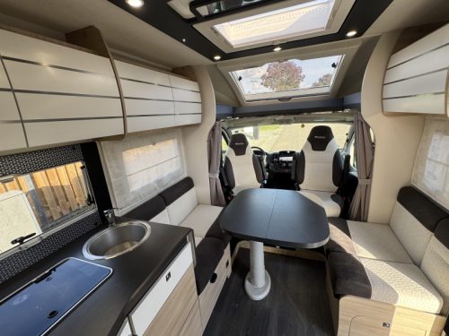 Chausson Titanium VIP 788 Queensbed no pop-top roof photo: 5