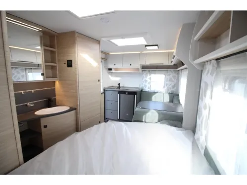 Fendt Apero Activ 390 FH French bed & end kitchen! photo: 8