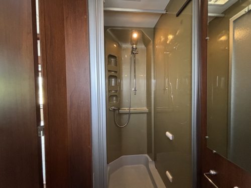 ELNAGH Prince 590L - 2011 - Luxury Semi-integrated - 86,000km Prince 590L photo: 11