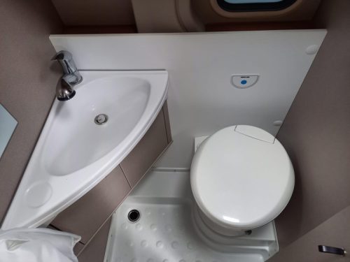 B&uuml;rstner Delfin C 621 - Single beds - Towbar photo: 12