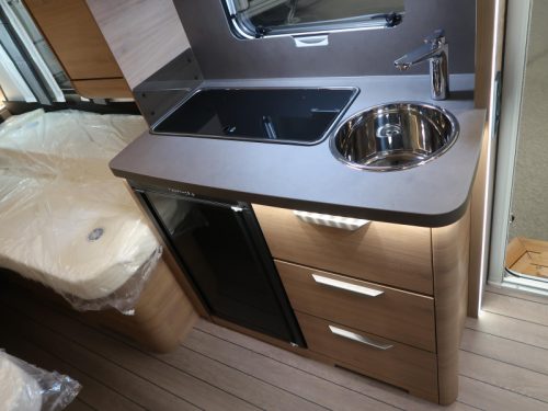 Knaus Sudwind Black Selection 460 EU ENKELE BEDDEN Foto: 8