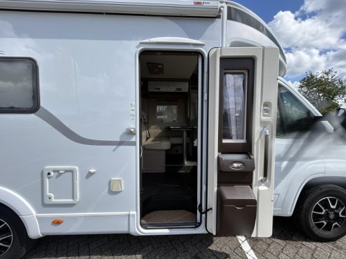 Laika Kosmo 209 single beds + pop-top roof  photo: 4