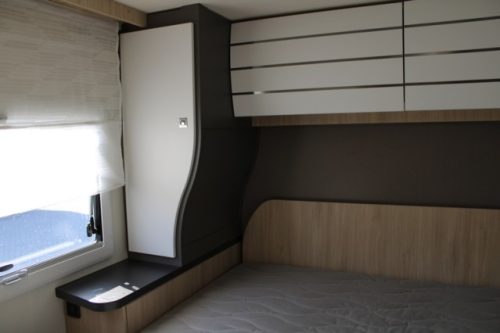 Challenger Graphite Vip Edition T 328 igual Chausson 788 AUTOM&Aacute;TICO Fiat 140 cv equipado con cama Queen y cama abatible 4 pers. (76 foto: 39