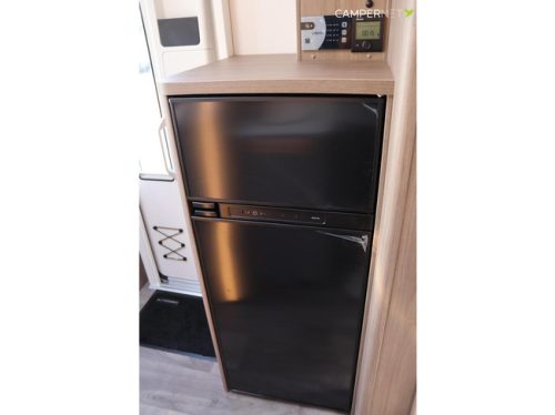 Carado T449T Edition26 165hp Automatic | French bed | Maxi Chassis | Awning | Bi-Xenon | Separate shower | Available from stock photo: 15