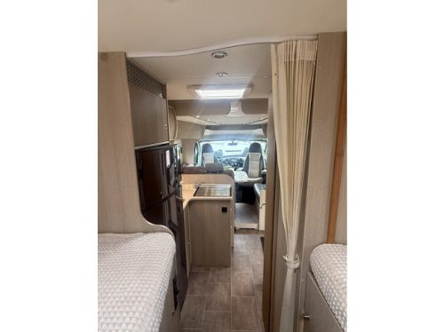 B&uuml;rstner Ixeo Time IT 726 lengte bedden+hefbed 131 pk elktr fietsenrek luifel camera grote garage zonnepaneel tv xxl koelkast remis plisse foto: 22