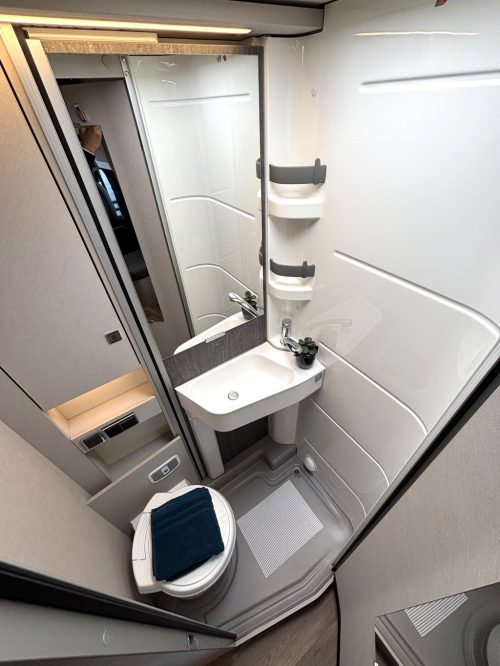 Hymer T 585 S MERCEDES AUTOMAAT ENKELE BEDDEN HEFBED 6200KM! Foto: 10