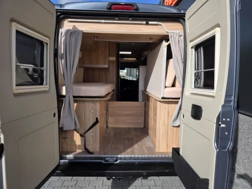 Hymer Yellowstone 640 Automaat 180 PK Foto: 11