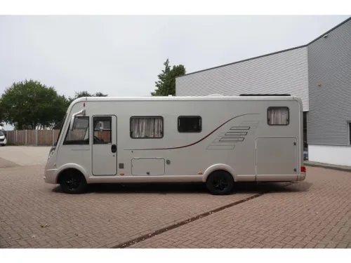 Hymer B class 678 2 person version photo: 5