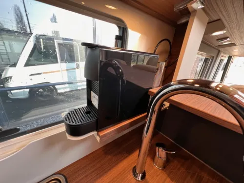 Carthago Chic C-Line I 4.9 LE MERCEDES/OVERHEAD CUPBOARDS  photo: 6