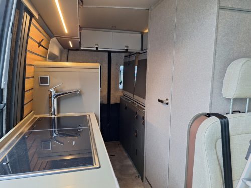Hymer Grand Canyon S 600 4 PERSONS+POP-TOP ROOF-170HP photo: 5