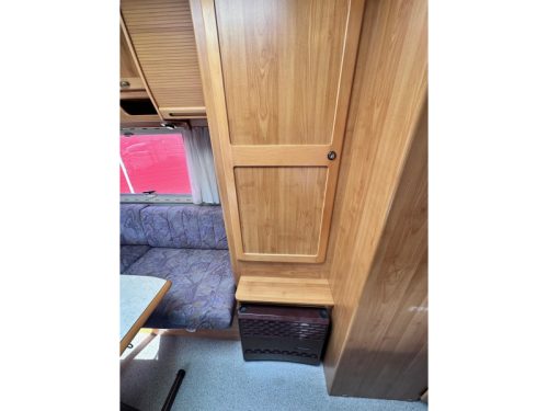 Hymer B 534 Original NL, Rundsitzgruppe Foto: 10