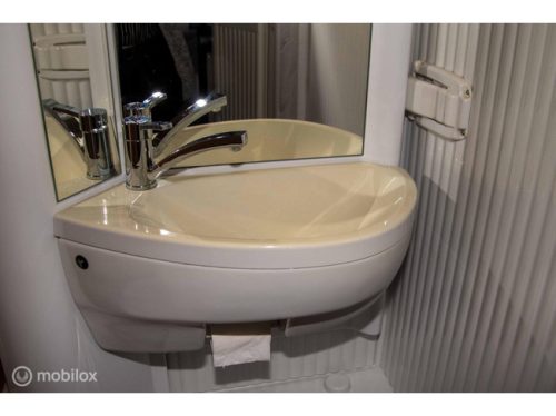 Sunlight T67 Single beds and Pop-top roof photo: 12