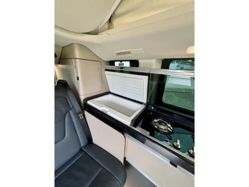 Mercedes-Benz V-Class Marco Polo 220 photo: 9