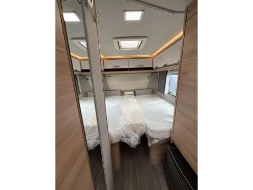 Knaus Sudwind Black Selection 540 UE ENKELE BEDDEN-XL KOELKAST Foto: 11