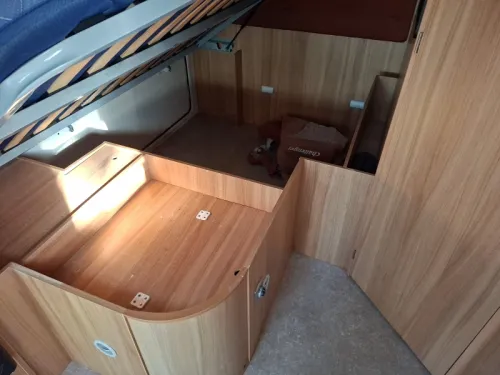 Challenger Genesis 38 complete and spacious Motorhome  photo: 17
