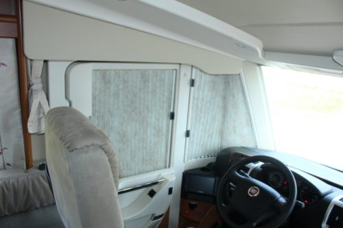 Carthago 4.2 Vollintegriert 2.3 M-jet 148 PS, Alko Fahrgestell light, Motor-Klimaanlage, Hubbett & Querbett, Garage, Drehst&uuml;hle vorne, L-Sitz, Seitensitz, etc. Marum (Groningen) Foto: 22