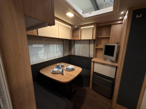 Knaus Sport 460 EU 1800 KG + Einzelbetten Foto: 3