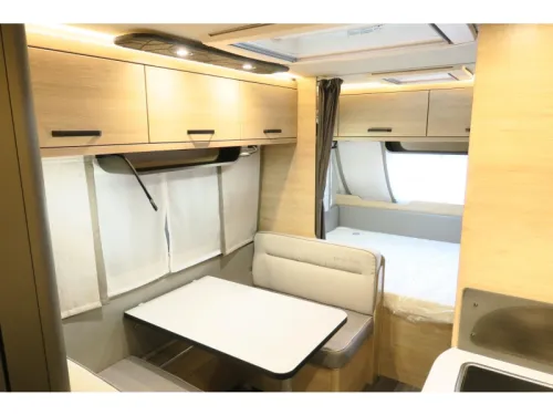 Weinsberg CaraOne Edition HOT 480 QDK Etagenbett Festbett Sitzgruppe Foto: 5