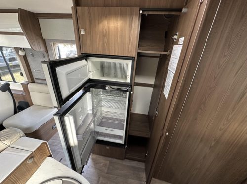 Hymer BML-I 780 BOVENKASTEN+LUCHTVERING! foto: 13