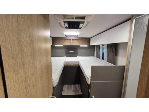 LMC Tourer Lift H 730 G Pop-top roof/air conditioning/solar panel photo: 16