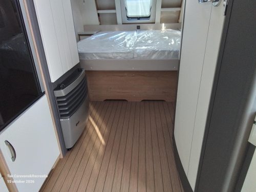 Hobby Excellent Edition 540 UFF Queens bed photo: 7