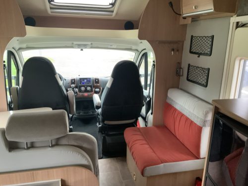 B&uuml;rstner Ixeo IT 700 2.3 MultiJet 130 PK, Queensbed, Zij-bank, Draaistoelen, Bj.2012 &ldquo;Uw Camper-verkoopmakelaar  Camper centrum on the road foto: 16