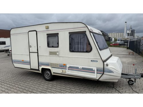 Adria Optima 425 TK fixed bed seating toilet room photo: 0