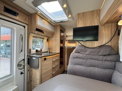 Hymer MLT 580 V6 190HP Single Beds Led 2 Solar Panels photo: 9