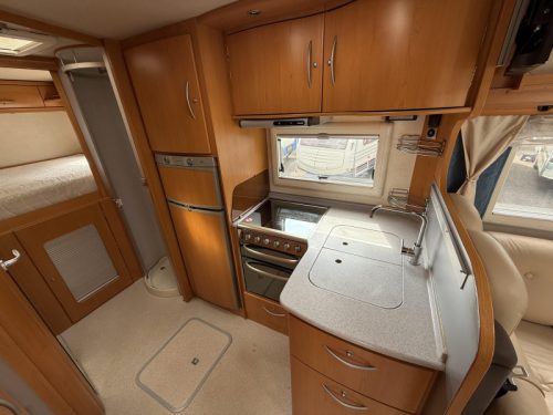 Frankia Luxury Class 840 GD POP-TOP ROOF FIXED BED (TOP CONDITION) photo: 8