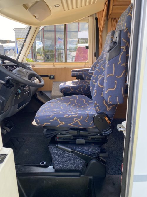 Hymer B 584 2.8 JTD 128 Pk Integral, Drop-down bed front, Long bench, 3 Swivel seats, End kitchen etc. Year 2002. B 584 Marum photo: 10