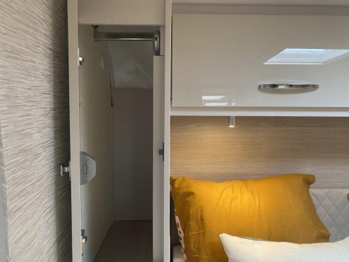 B&uuml;rstner Nexxo Van 700 Qeensbed photo: 17