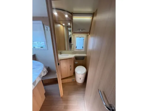 McLouis Sovereign 481 G Queens bed Pop-top roof 32000 km photo: 22