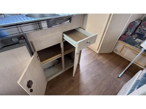 Beyerland Sprinter 430 TM 2x seating group fixed toilet photo: 9