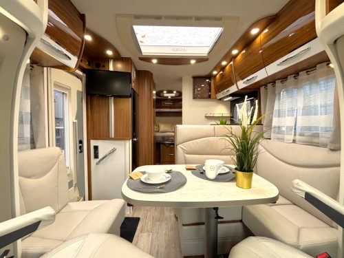 Pilote Sensation 700 P QUEENSBED 6.99M XXL GARAGE CONSTRUCT photo: 18