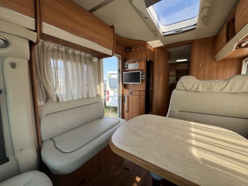 Hymer T 704 SL single beds levelling system photo: 18