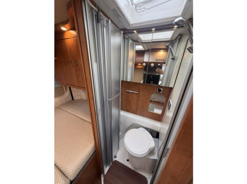 Carthago Malibu 540 DB 177 PS sehr kompakter Kastenwagen 9-Gang-Automatik Querbett Goldschmitt Luftfederung niedriges Bett Markise Fliegengittert&uuml;r Remis Foto: 19