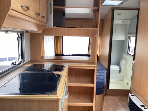 Knaus Sudwind 450 TUF awning  photo: 16