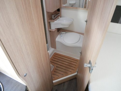 Sunlight T58, French bed, Air suspension, Hydraulic leveling jacks photo: 15