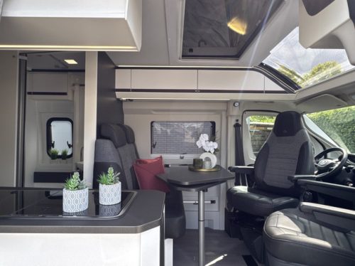 Adria Twin Sports 640 SGX Supreme 180 ch AUTOMATIQUE 9 vitesses Euro6 Fiat Ducato Maxi 4250 kg **Lits jumeaux r&eacute;glables en hauteur / Toit relevable m photo : 1