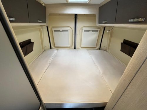 Challenger Vany 114 V Buscamper Transverse bed photo: 8