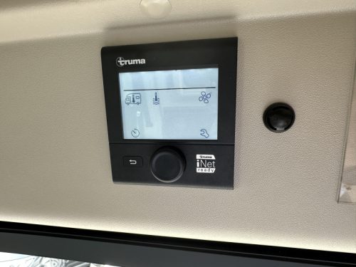 Hymer Yellowstone 640 DACHBETT + L&Auml;NGSBETTEN Foto: 19