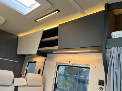 Laika Kosmo 409 L automatic single beds photo: 11