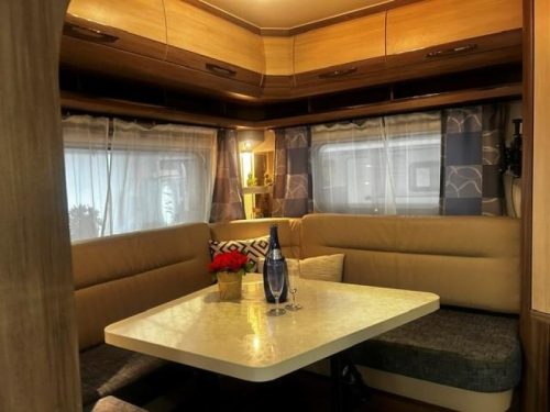 Hobby De Luxe 495 UL mover, awning photo: 1