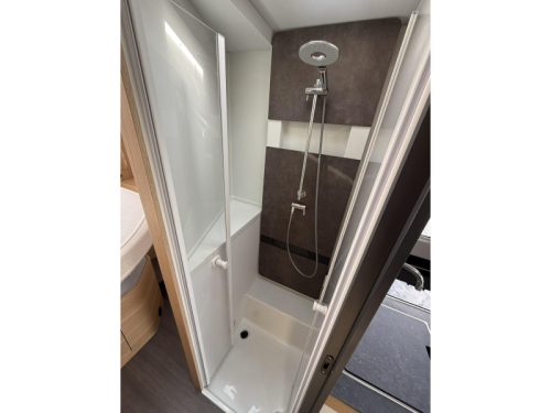 Adria Matrix Plus 670 SC Queensbed - AUTOMATIK Foto: 16